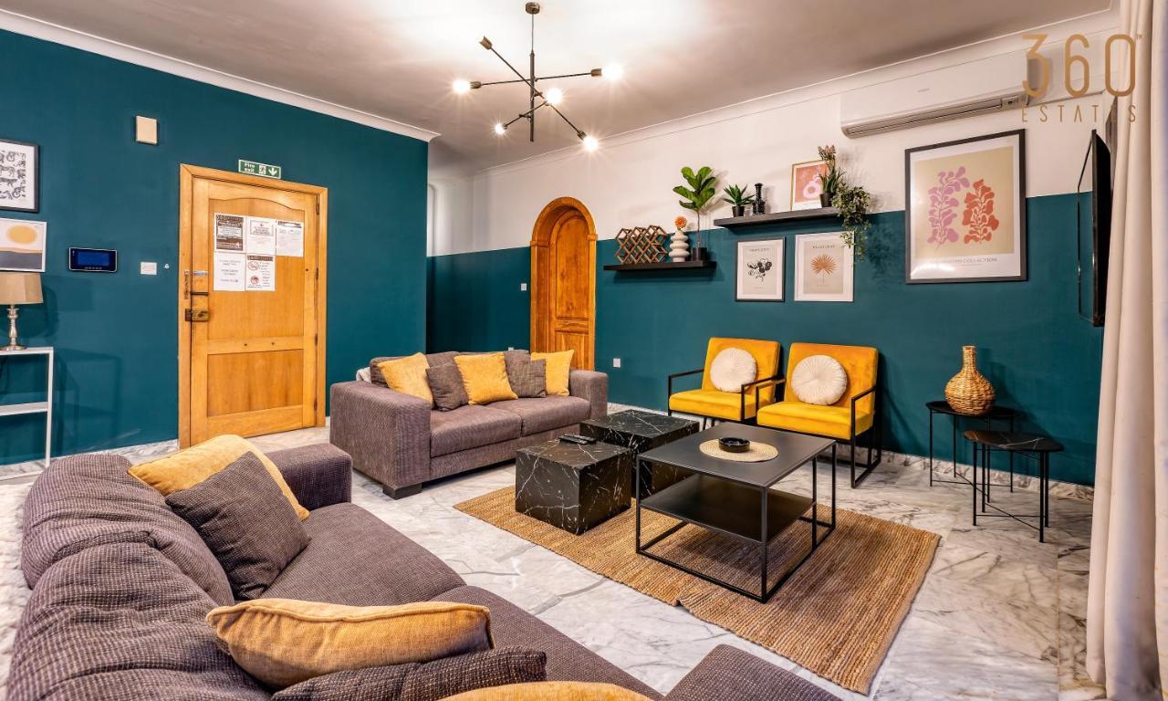Stunning, Seafront 3br In The Heart Of By 360 Estates * Sliema
